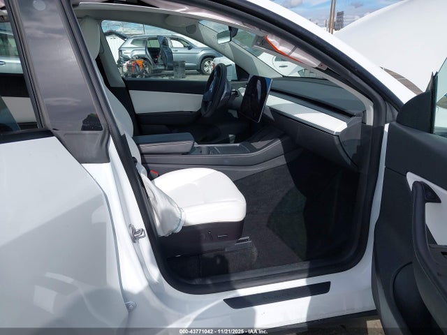 2022 TESLA MODEL Y 7SAYGDEF5NF409819 Photo 4