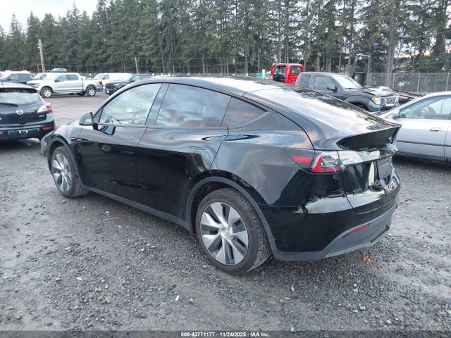 2023 TESLA MODEL Y 7SAYGAEE0PF811191 Photo 2
