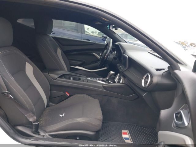 2017 CHEVROLET CAMARO 1G1FB1RS5H0213187 Photo 4