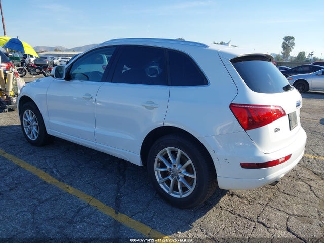 2011 AUDI Q5 WA1CFAFPXBA086902 Photo 2