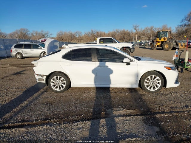 4T1C11AK7NU012058 Toyota CAMRY LE
