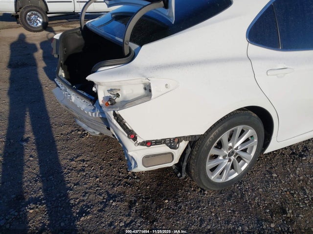 4T1C11AK7NU012058 Toyota CAMRY LE