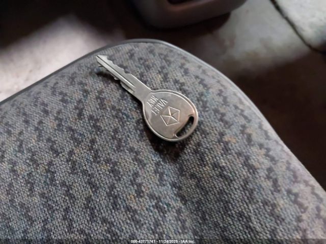 2000 CHRYSLER GRAND VOYAGER 2C4GJ44G0YR672491 Photo 10