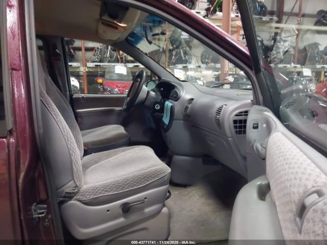 2000 CHRYSLER GRAND VOYAGER 2C4GJ44G0YR672491 Photo 4