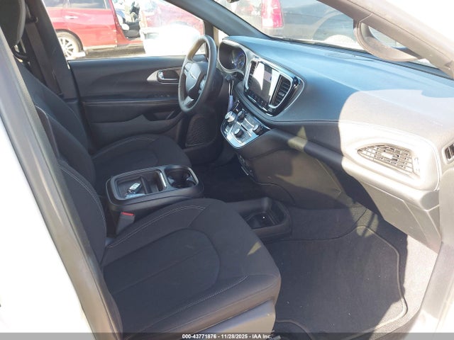 Продаж на аукціоні авто 2022 Chrysler Pacifica Touring, vin: 2C4RC1FG0NR123464, номер лоту: 43771876