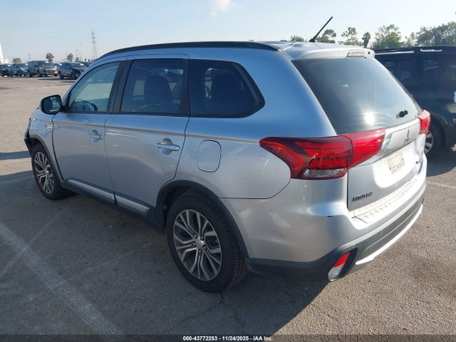2016 MITSUBISHI OUTLANDER JA4AD3A31GZ033575 Photo 2
