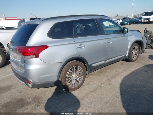 2016 MITSUBISHI OUTLANDER JA4AD3A31GZ033575 Photo 3