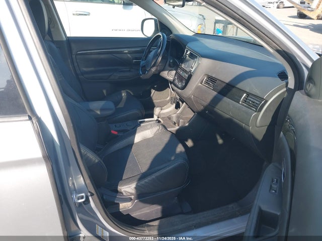 2016 MITSUBISHI OUTLANDER JA4AD3A31GZ033575 Photo 4