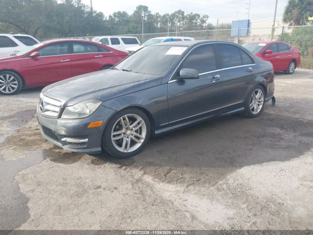 2013 MERCEDES-BENZ C 250 WDDGF4HBXDA767984 Photo 1