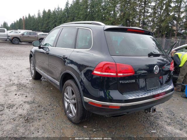 2016 VOLKSWAGEN TOUAREG WVGEF9BP0GD011369 Photo 2