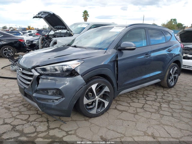 Hyundai Tucson Value 2018 KM8J33A23JU752276 Image 2