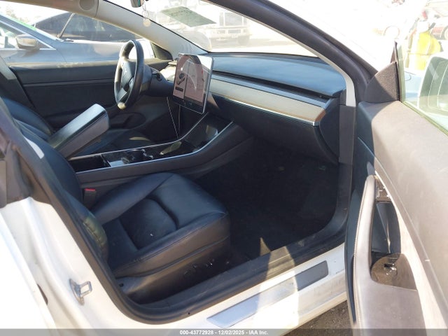 2020 TESLA MODEL 3 5YJ3E1EAXLF644990 Photo 4