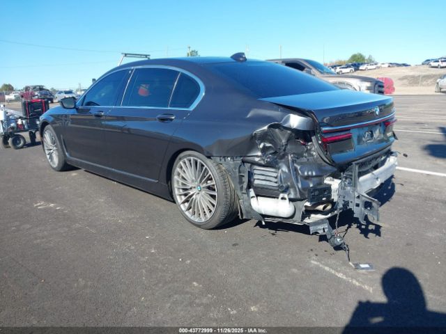 2022 BMW 740 WBA7T2C04NCG86384 Photo 2