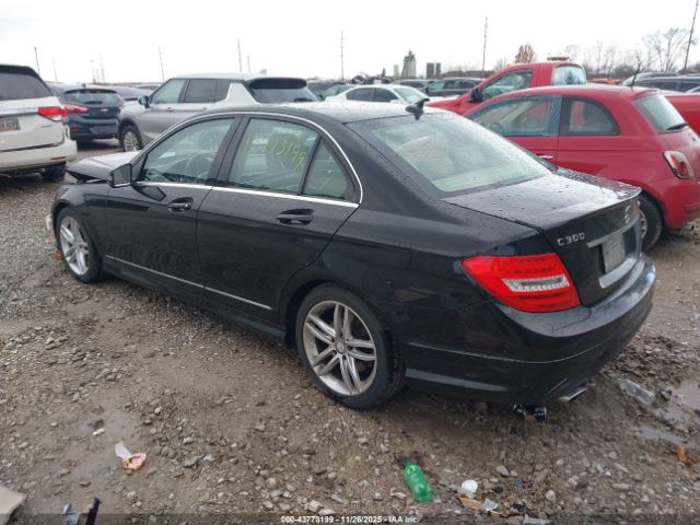 2014 MERCEDES-BENZ C 300 WDDGF8ABXER304652 Photo 2