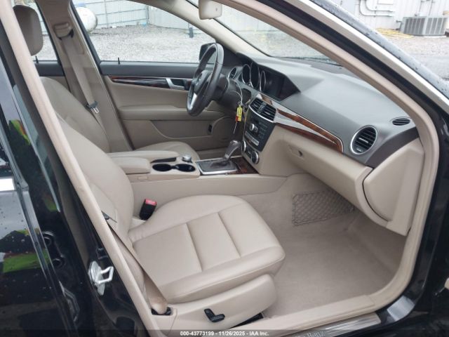 2014 MERCEDES-BENZ C 300 WDDGF8ABXER304652 Photo 4
