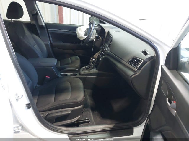 2018 HYUNDAI ELANTRA 5NPD84LF5JH299166 Photo 4