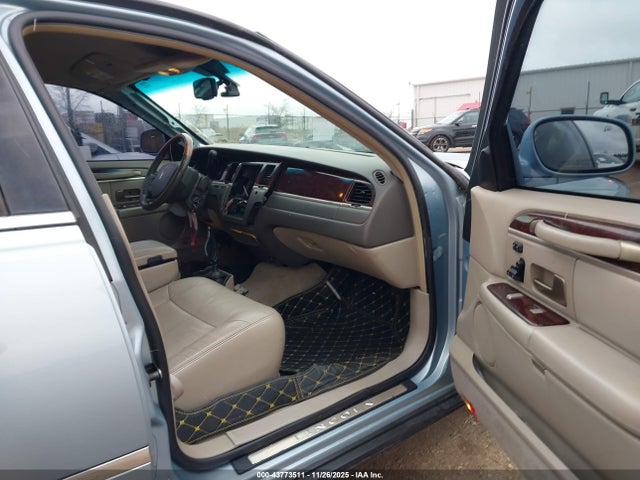 2009 LINCOLN TOWN CAR 2LNHM82V79X629084 Photo 4