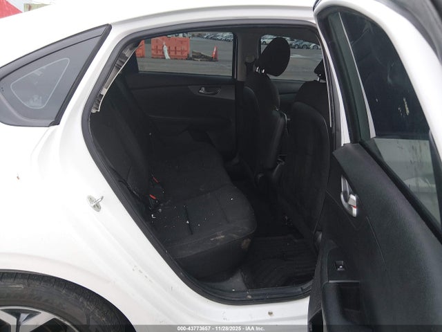 3KPF24AD7ME269106 KIA Forte Lxs