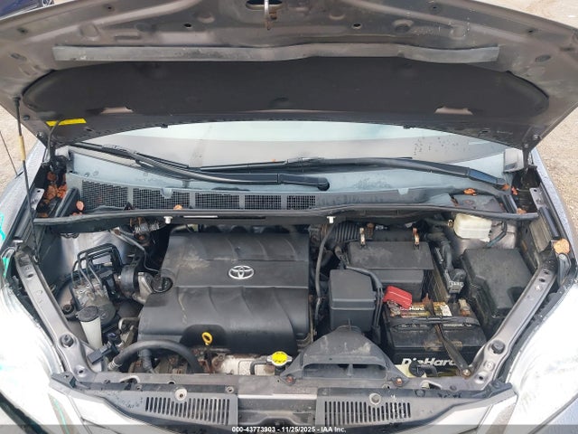 2011 Toyota Sienna Xle V6 მანქანა იყიდება აუქციონზე, vin: 5TDYK3DC2BS151439, აუქციონის ნომერი: 43773903