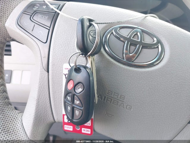 2011 Toyota Sienna Xle V6 მანქანა იყიდება აუქციონზე, vin: 5TDYK3DC2BS151439, აუქციონის ნომერი: 43773903