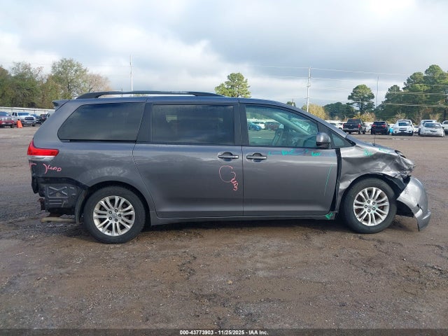 2011 Toyota Sienna Xle V6 მანქანა იყიდება აუქციონზე, vin: 5TDYK3DC2BS151439, აუქციონის ნომერი: 43773903