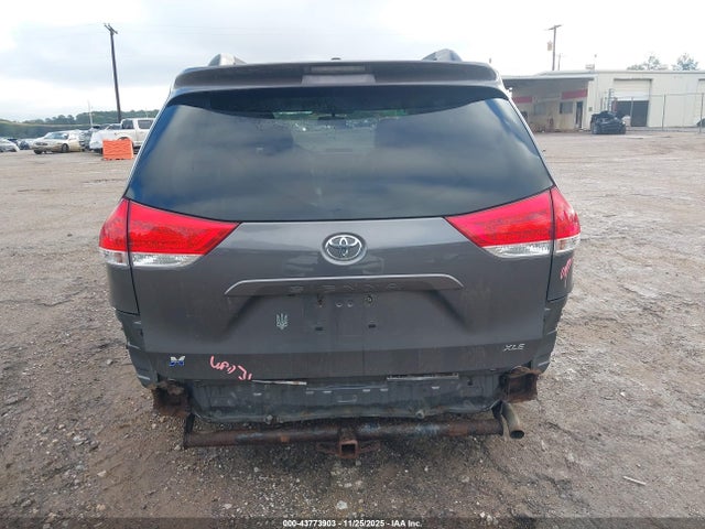 2011 Toyota Sienna Xle V6 მანქანა იყიდება აუქციონზე, vin: 5TDYK3DC2BS151439, აუქციონის ნომერი: 43773903