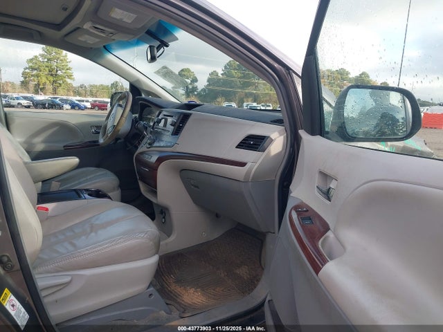 2011 Toyota Sienna Xle V6 მანქანა იყიდება აუქციონზე, vin: 5TDYK3DC2BS151439, აუქციონის ნომერი: 43773903