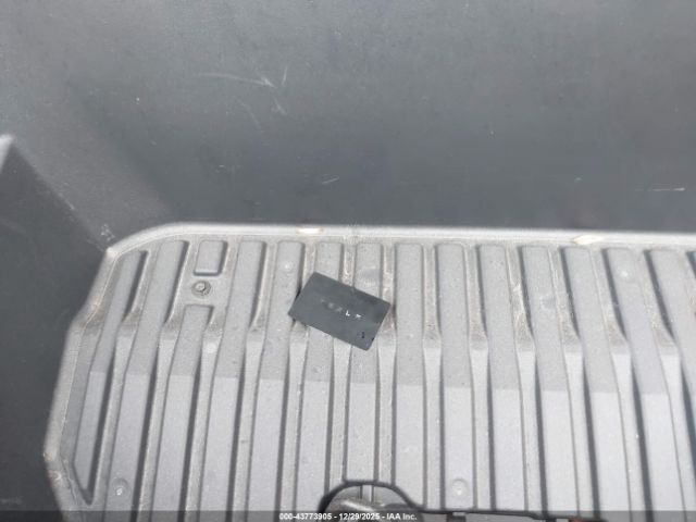 2021 TESLA MODEL Y 5YJYGDEE1MF176377 Photo 10