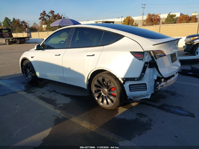2024 TESLA MODEL Y 7SAYGDEF7RF049507 Photo 2