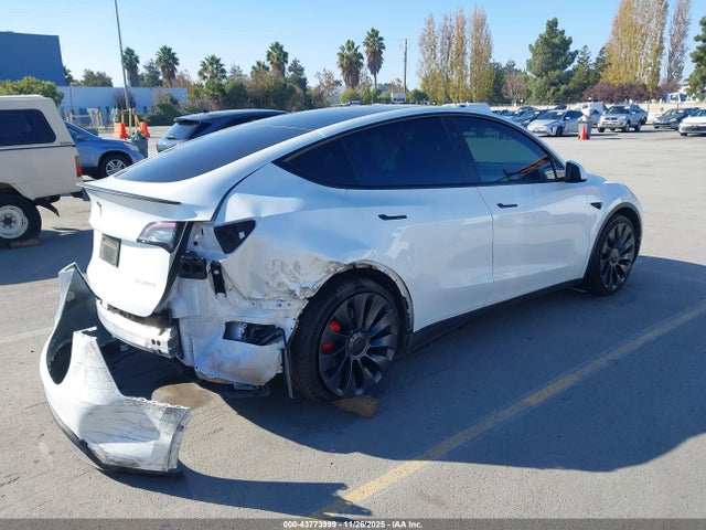 2024 TESLA MODEL Y 7SAYGDEF7RF049507 Photo 3