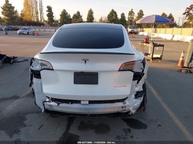 2024 TESLA MODEL Y 7SAYGDEF7RF049507 Photo 5