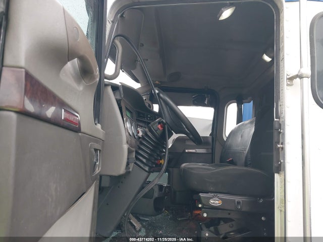 Продажа на аукционе авто 2017 Kenworth T3 Series, vin: 2NKHHM7X7HM146060, номер лота: 43774202