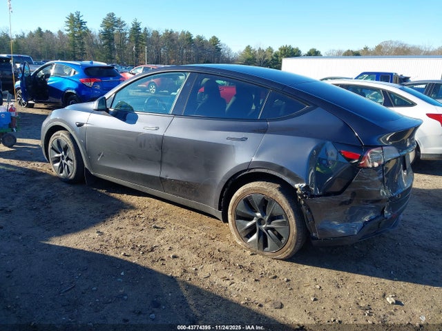 2025 TESLA MODEL Y 7SAYGDEE4SA368096 Photo 2