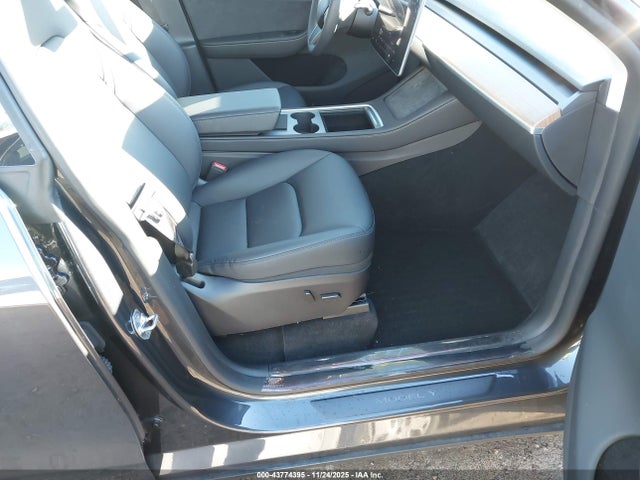 2025 TESLA MODEL Y 7SAYGDEE4SA368096 Photo 4