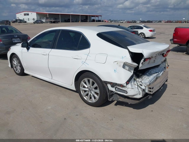 4T1B11HK5JU136261 Toyota CAMRY LE