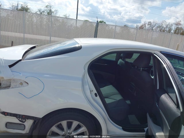 4T1B11HK5JU136261 Toyota CAMRY LE