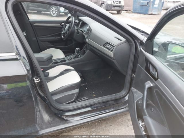 2019 VOLKSWAGEN JETTA 3VWCB7BU4KM271933 Photo 4