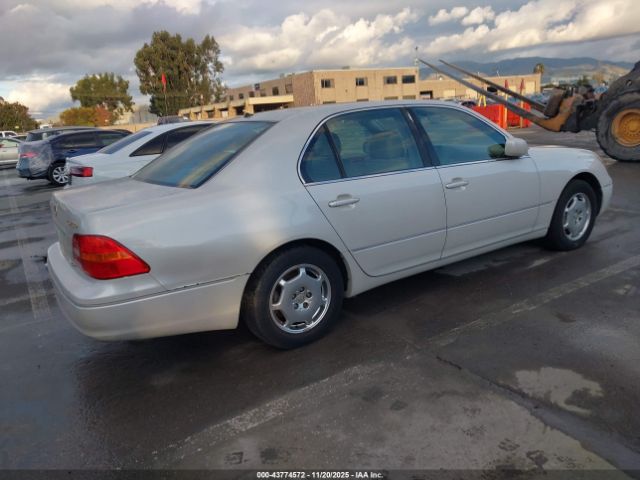 2002 LEXUS LS 430 JTHBN30F320079813 Photo 3