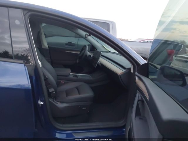2025 TESLA MODEL Y 7SAYGDEE0SF261680 Photo 4