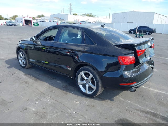 2015 AUDI A3 WAUBFGFF4F1117768 Photo 2