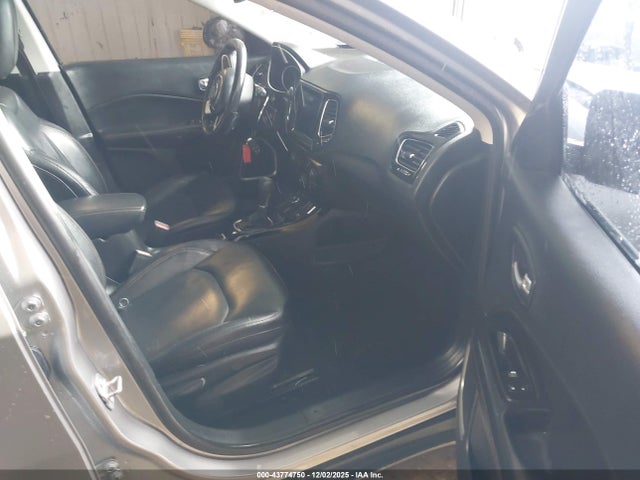 2019 JEEP COMPASS 3C4NJDCB1KT619204 Photo 4