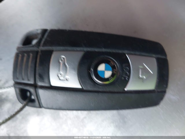 2011 Bmw 328i მანქანა იყიდება აუქციონზე, vin: WBADW7C55BE545226, აუქციონის ნომერი: 43774815