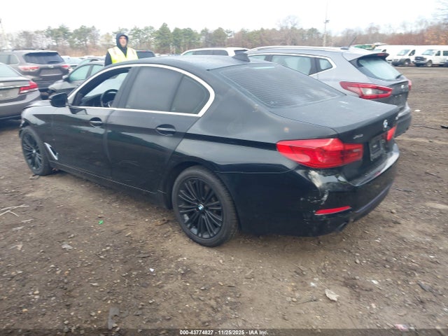 2019 BMW 530I WBAJA7C56KWW37845 Photo 2