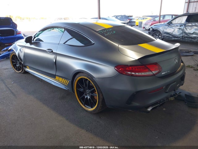 2017 MERCEDES-BENZ AMG C 63 WDDWJ8HB5HF428270 Photo 2