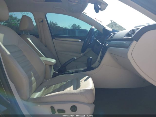 2017 VOLKSWAGEN PASSAT 1VWCT7A37HC077865 Photo 4