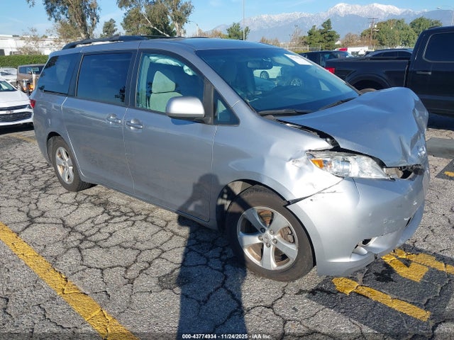 Toyota SIENNA LE 2017 5TDKZ3DC3HS821719 Image 15