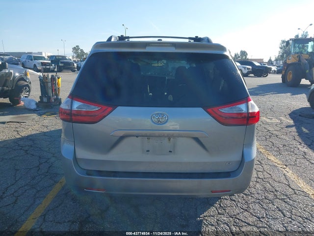 Toyota SIENNA LE 2017 5TDKZ3DC3HS821719 Image 31
