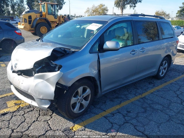 Toyota SIENNA LE 2017 5TDKZ3DC3HS821719 Image 16