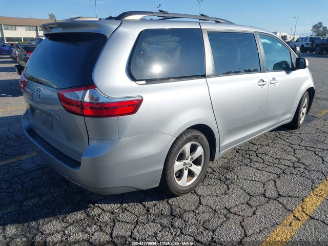 Toyota SIENNA LE 2017 5TDKZ3DC3HS821719 Image 18