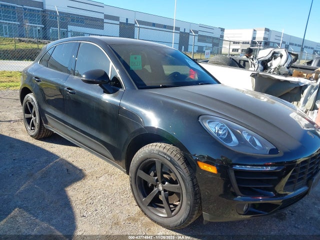 2017 PORSCHE MACAN WP1AA2A54HLB80910 Photo 0
